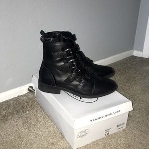 Steve Madden Black studded boots 💕